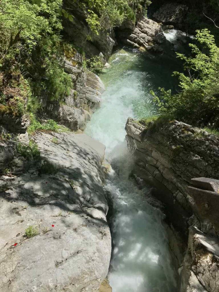 Tatzelwurm Klamm - zwischen den beiden Wasserfällen sind diese großen Gumpen