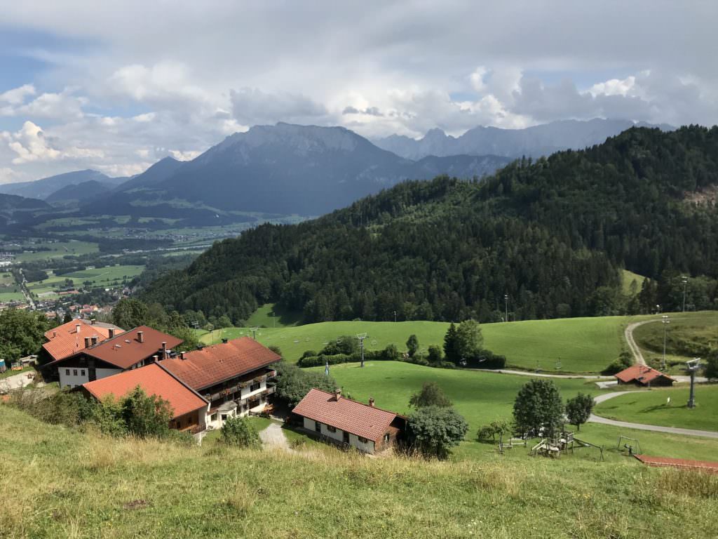 Oberaudorf wandern - hier der Blick vom Hocheck zum Kaisergebirge