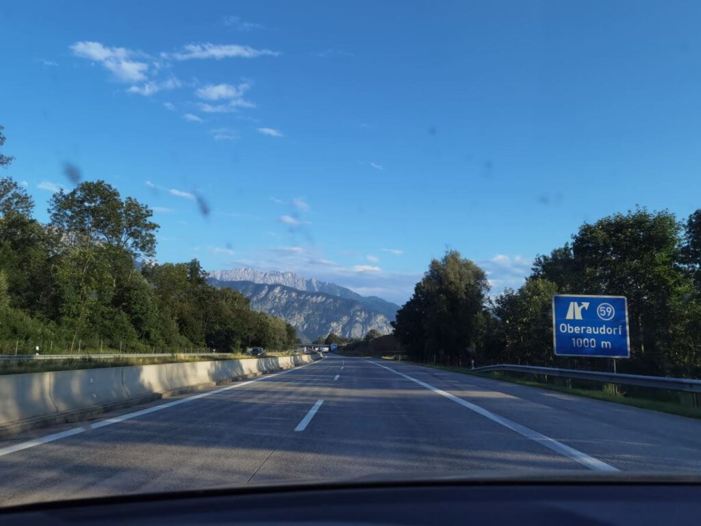 Die Anreise zum Tatzelwurm Wasserfall Parkplatz über die Autobahn ab Rosenheim