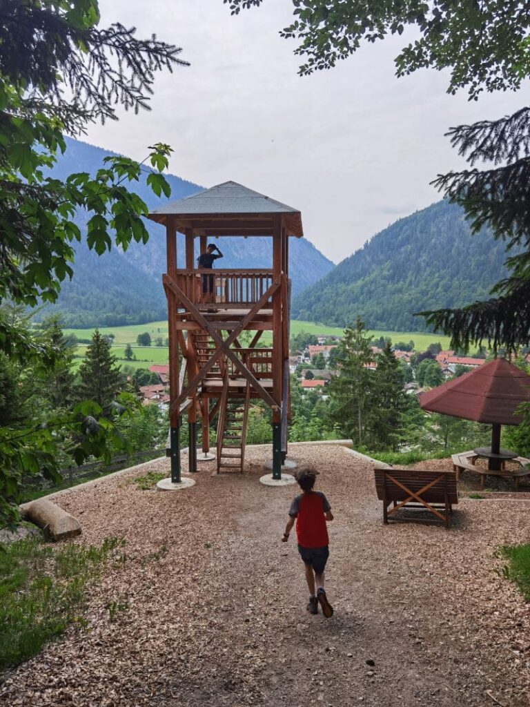 Der Aussichtsturm beim Paraplui auf dem Wendelstein Männlein Weg