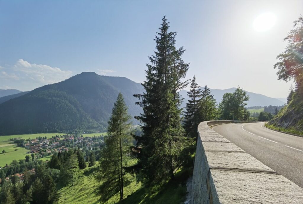 Blick hinter dem Sudelfeldpass nach Bayrischzell